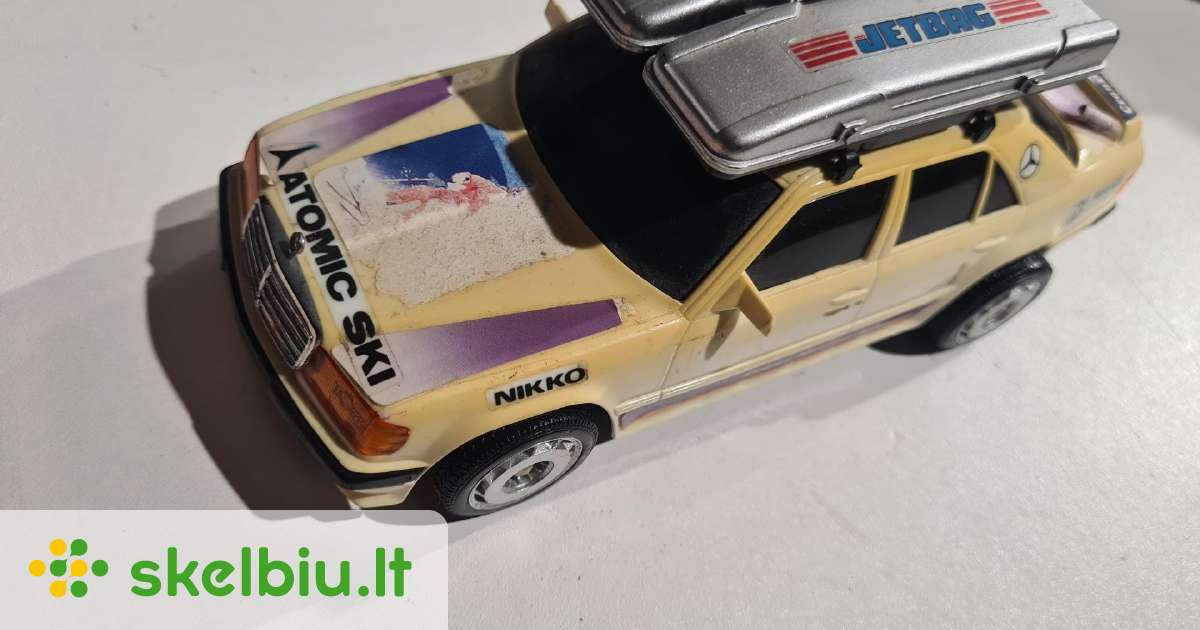Mercedes Benz | A 1985 NIKKO MERCEDES BENZ 300E REMOTE CONTROLLED CAR (1985