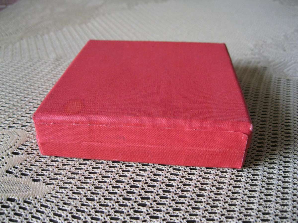 Stalo Medalis – Originalioje Dezuteje.zr. Foto - nuotraukos Nr. 12