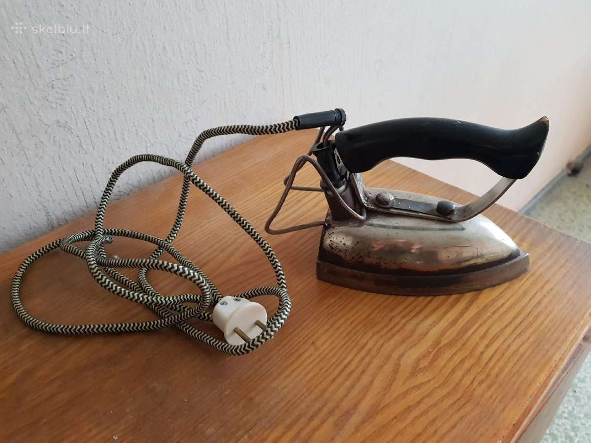 Veikiantis vintažinis lygintuvas