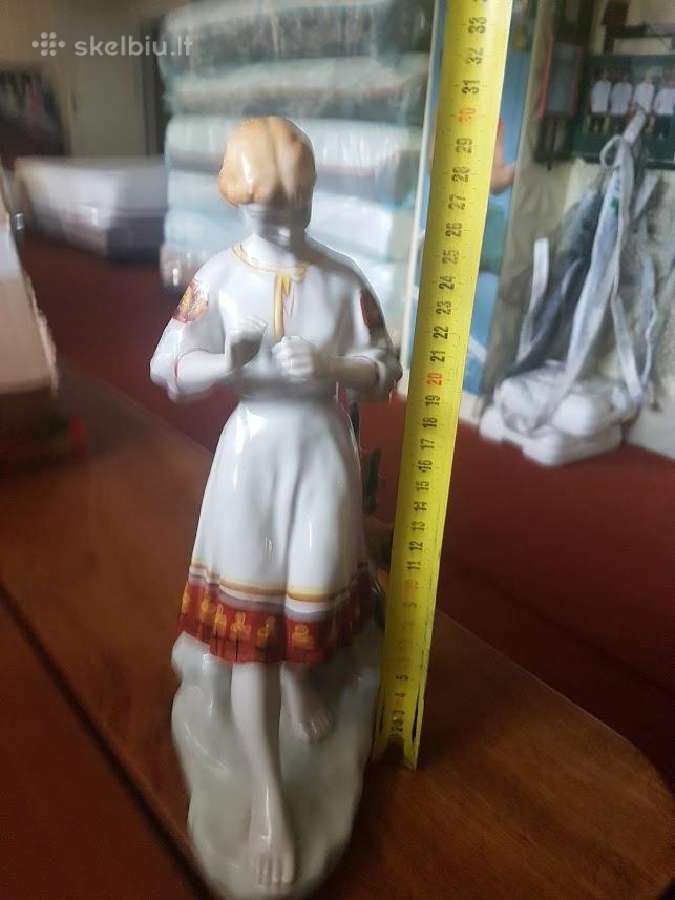Ufz, Keiciu i panasaus lygio suniuko skulptura