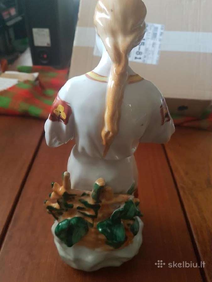 Ufz, Keiciu i panasaus lygio suniuko skulptura - nuotraukos Nr. 2