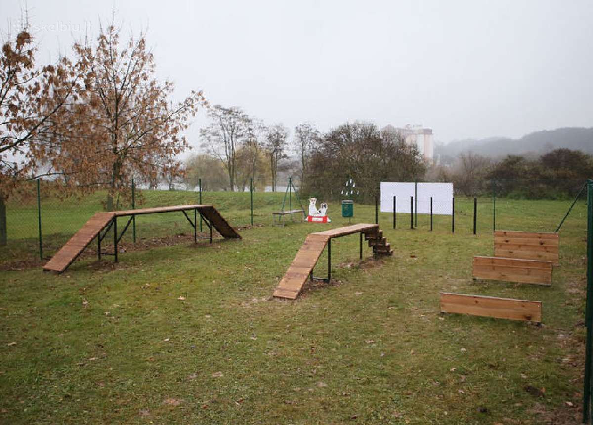 Šunų dresavimo- vedžiojimo aikštelės. gamyba