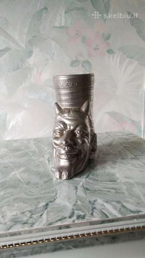 Metalinė pieštukinė.