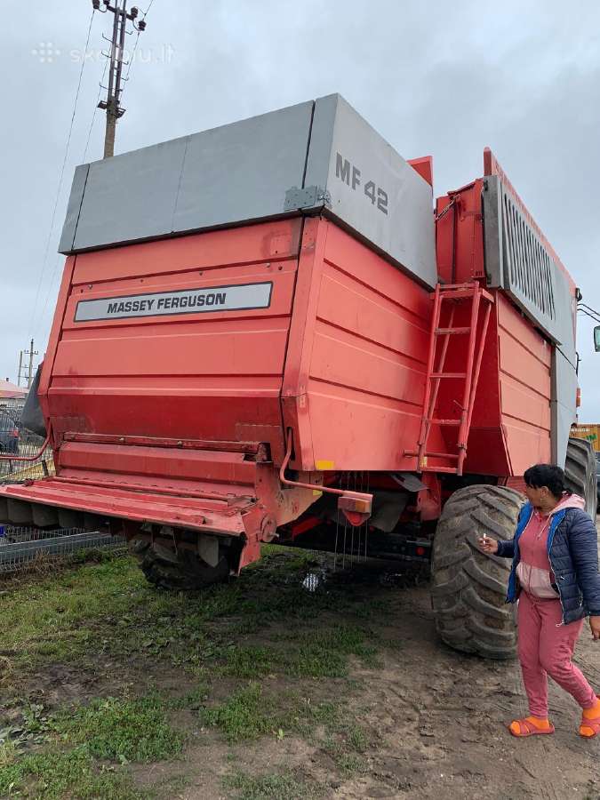 Kombainas Massey Ferguson 42 ardomas dalimis - nuotraukos Nr. 6