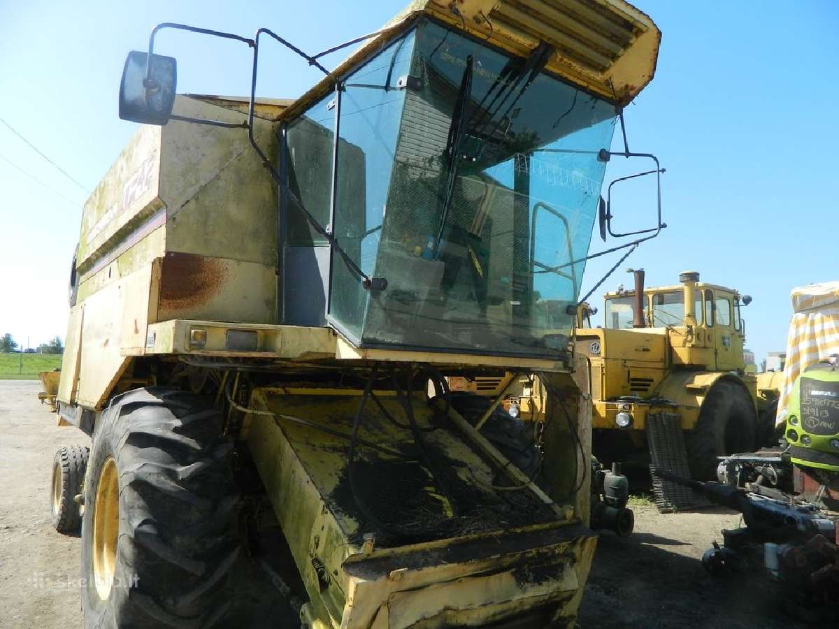 Kombaino new holland tf42 atsarginės dalys