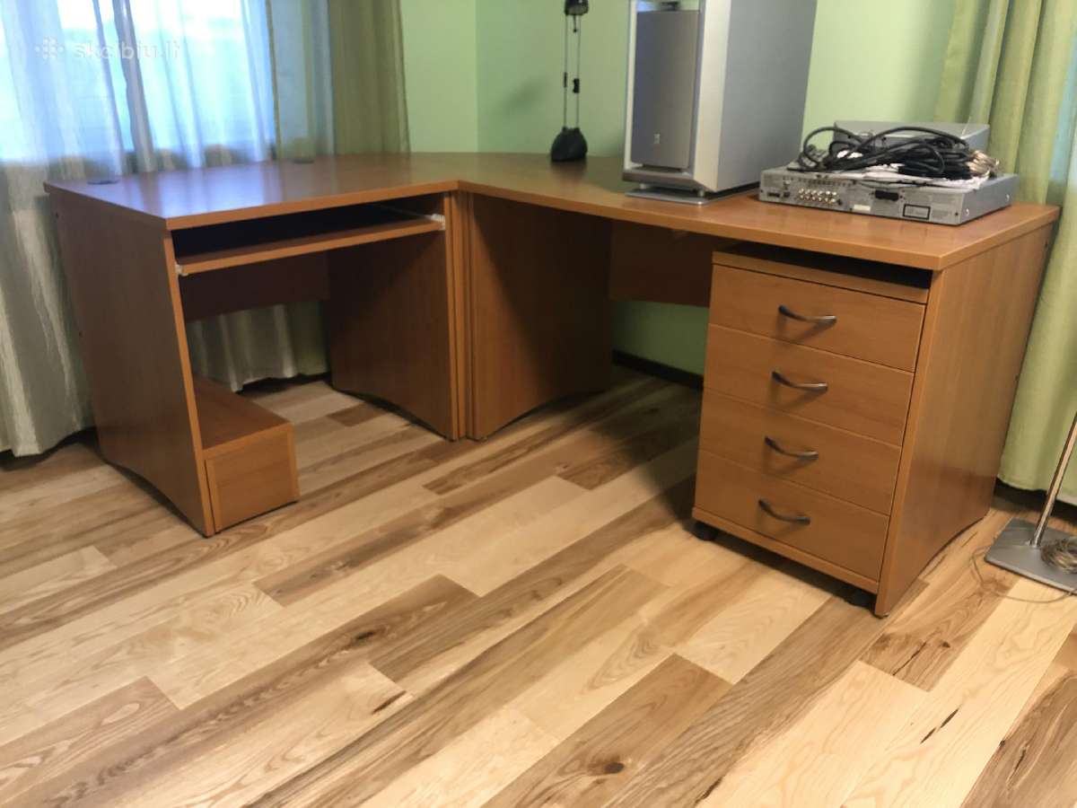 5kių dalių rašomojo/kompiuterinio stalo komplektas