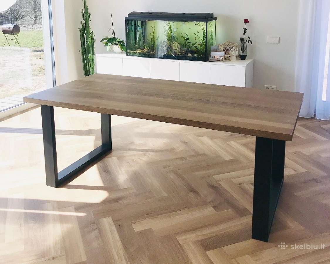 Industrinio dizaino ąžuolo masyvo stalai