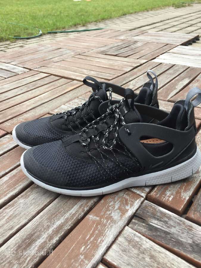 Juodi Nike sportbačiai