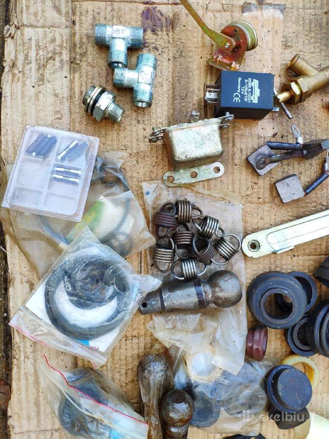 Žemės ūkio technikos dalys ir kita - nuotraukos Nr. 13