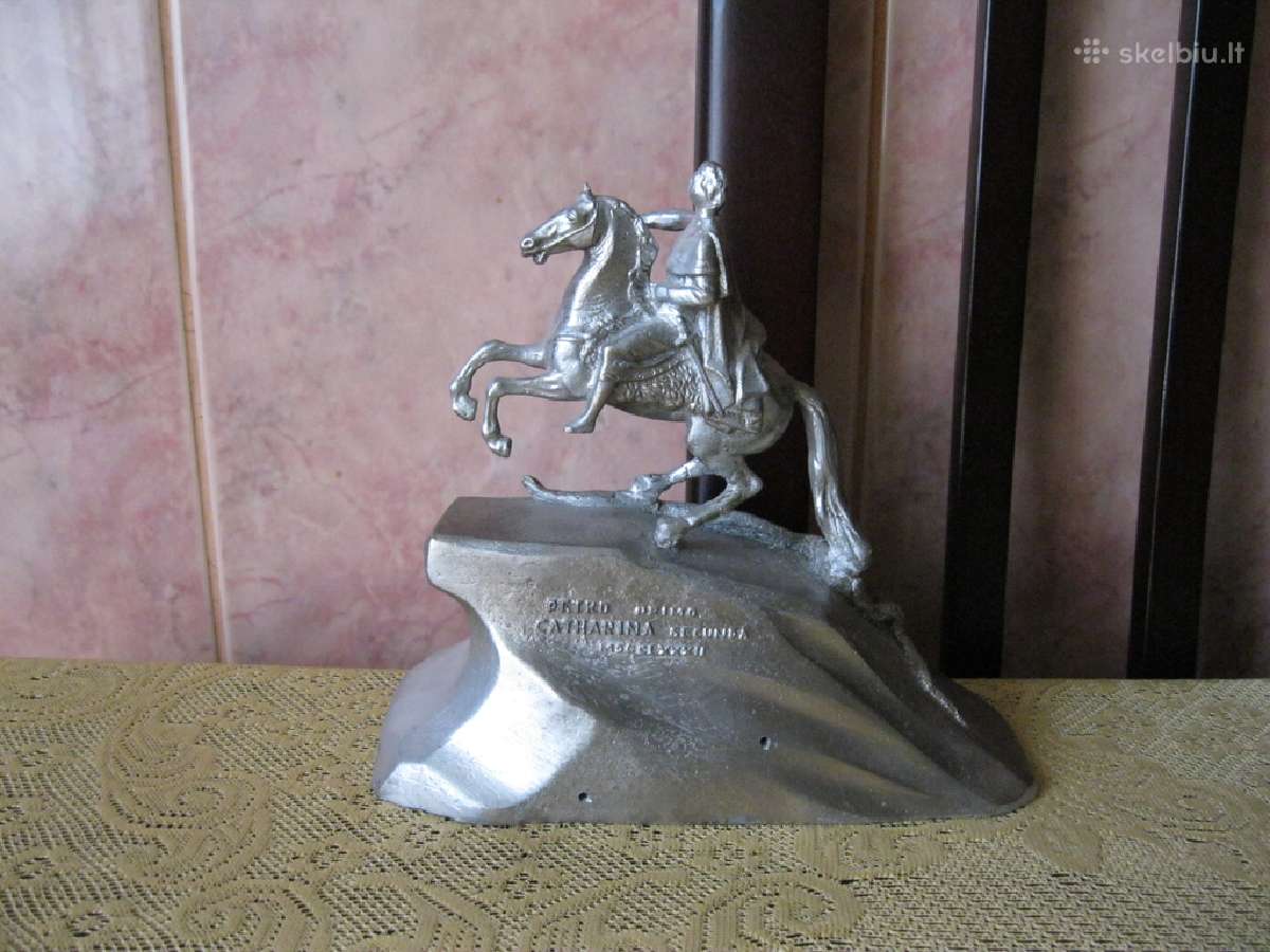Metalo statulele.zr. foto.