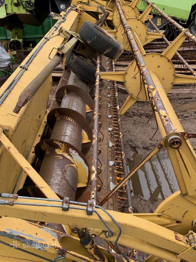 Kombainas New Holland Tf44 ardomas dalimis - nuotraukos Nr. 4