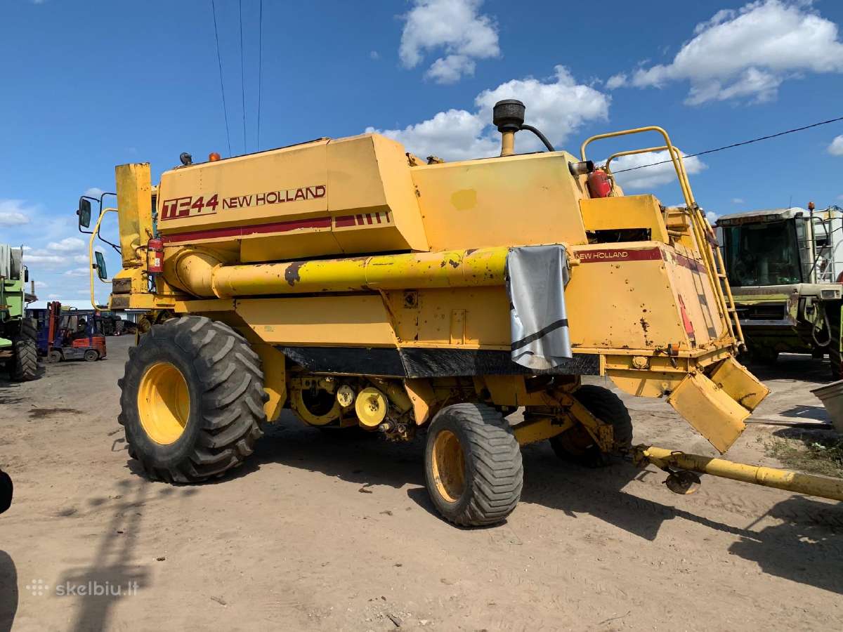 Kombainas New Holland Tf44 ardomas dalimis - nuotraukos Nr. 7