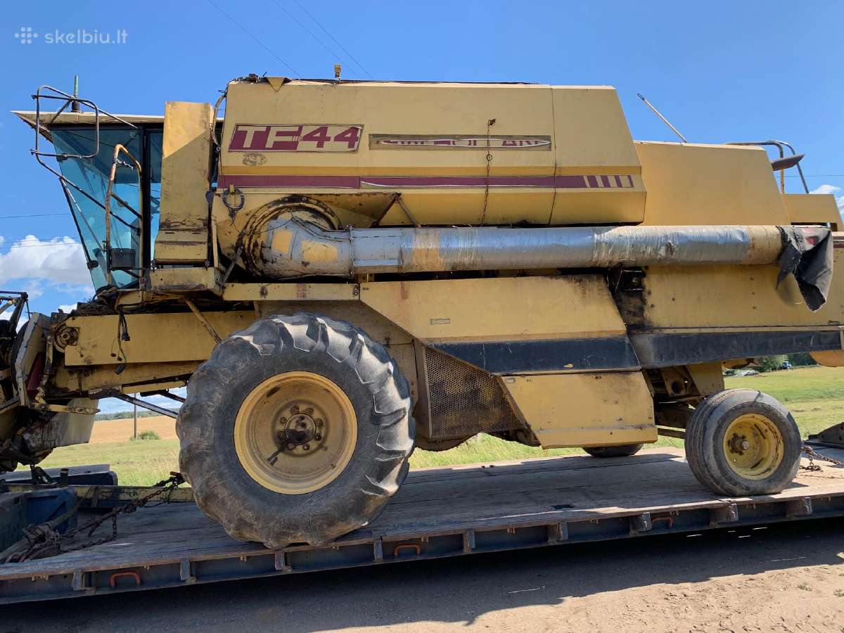 Kombainas New Holland Tf44 ardomas dalimis - nuotraukos Nr. 9