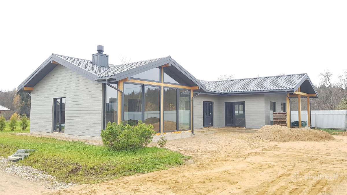 Karkasinių namų statybą.