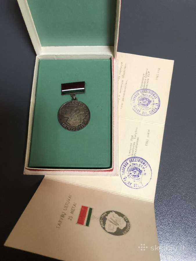 Ltsr medalis 1945-1965m sidabras su dokumentais