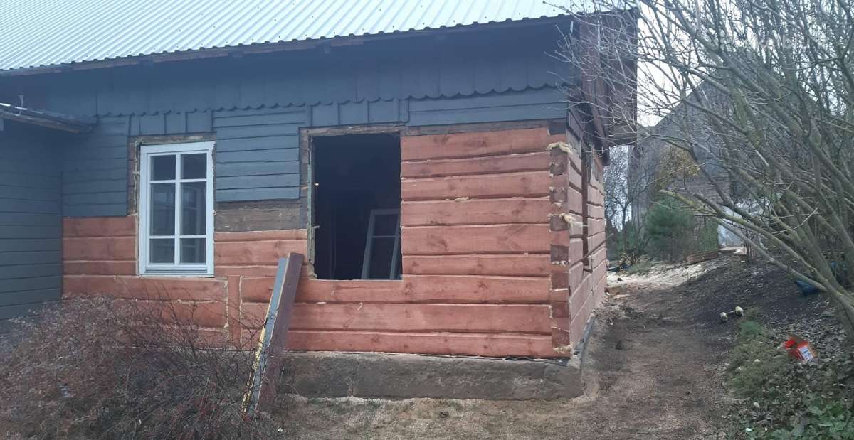 Senų namų rąstų keitimas ir pamatų atnaujinimas - nuotraukos Nr. 31