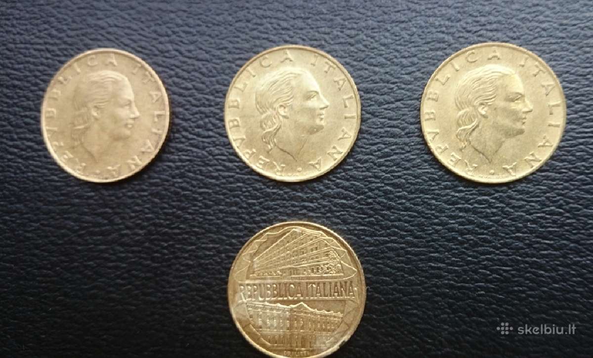 Monetos, banknotai ir Rusijos rubliai.