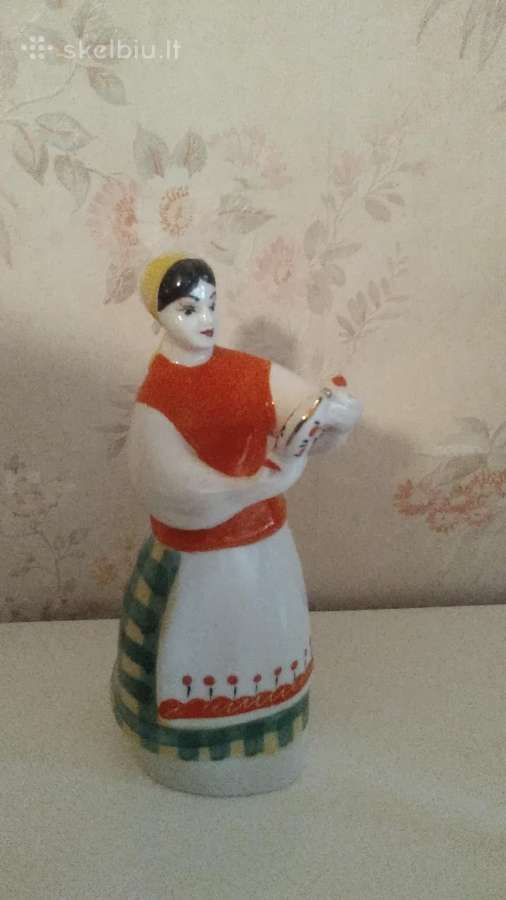 Tarybinė porcelianinė skulpturėlė.