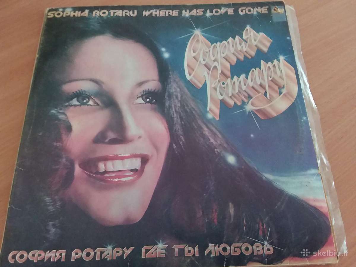 Plokštelę iš 2dalių dainuoja Sofija Rotarų
