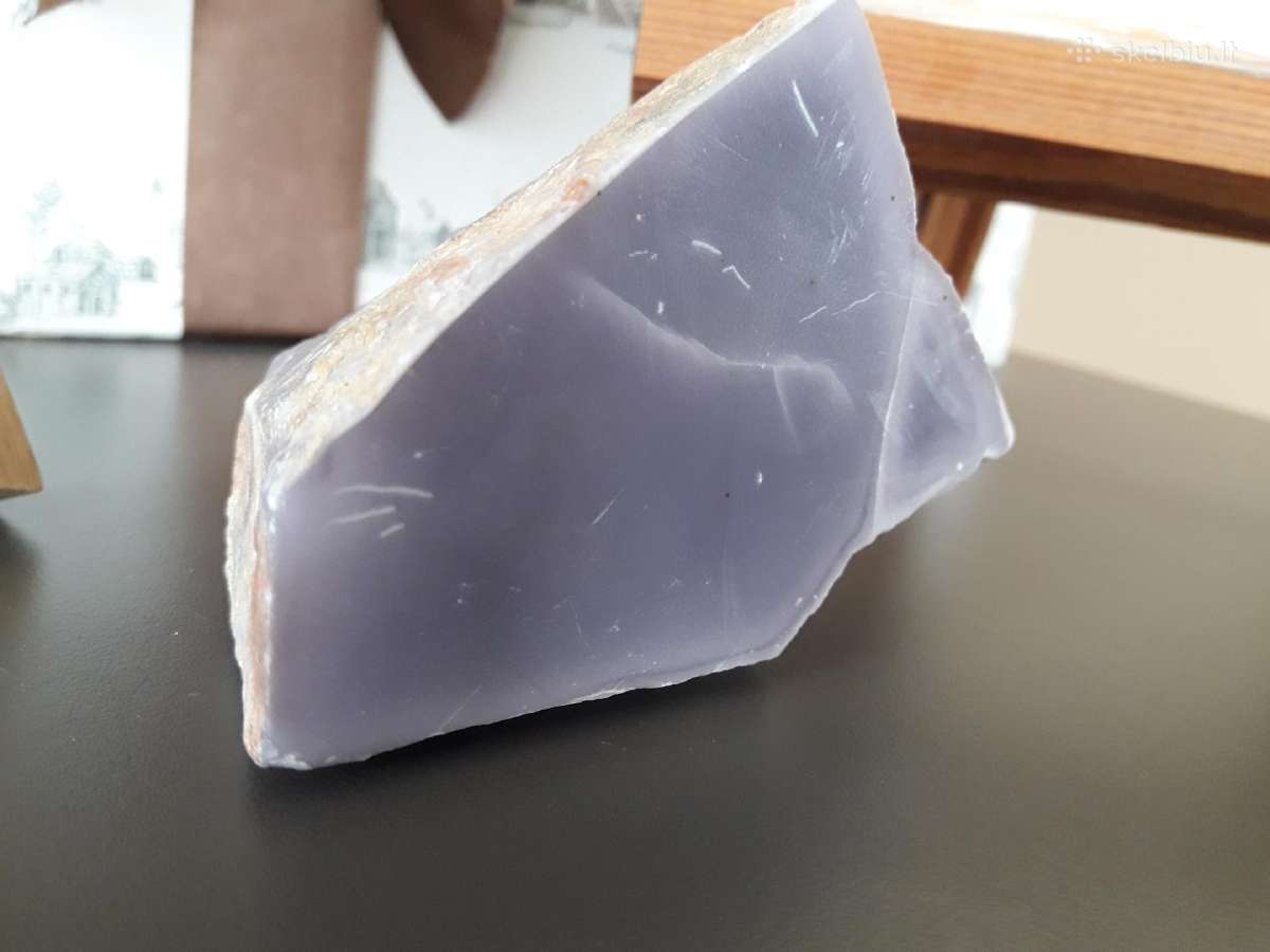 Natūralus mineralas akmuo chalcedonas