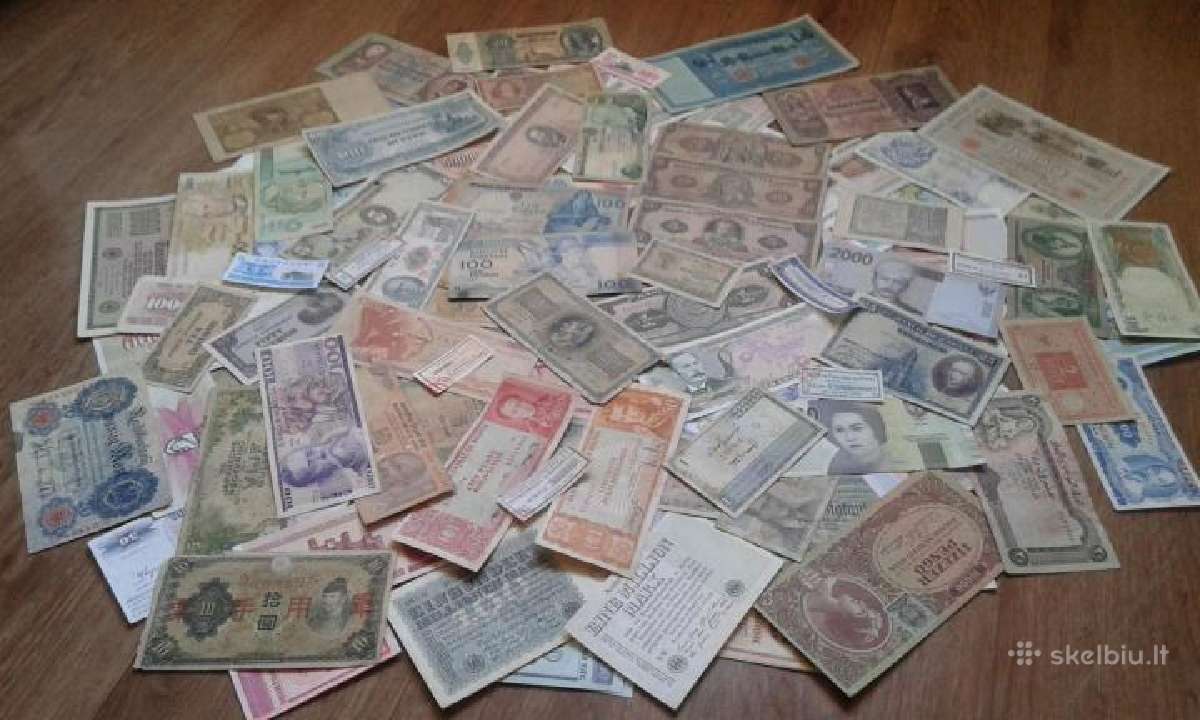 Perku banknotus ir monetas.