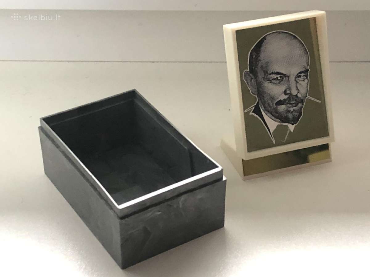 Lenino paveikslas dezuteje pastatomas kiseninis - nuotraukos Nr. 2