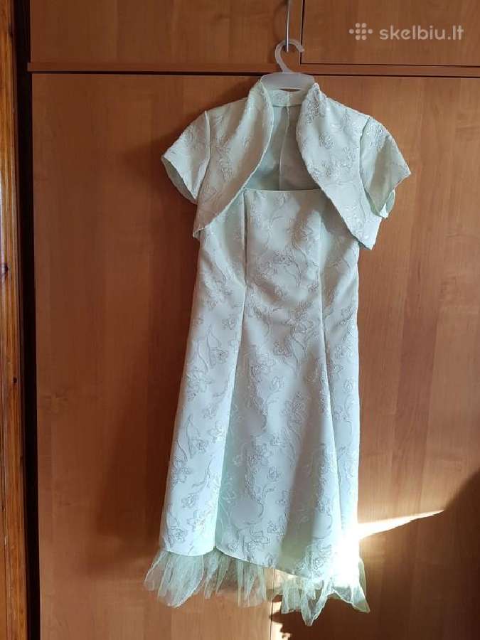 Šviesiai žalia suknelė