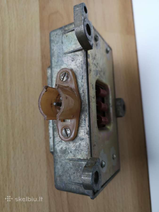 Rėlė ir 12 V ,varikliukas senoviško automobilio - nuotraukos Nr. 3