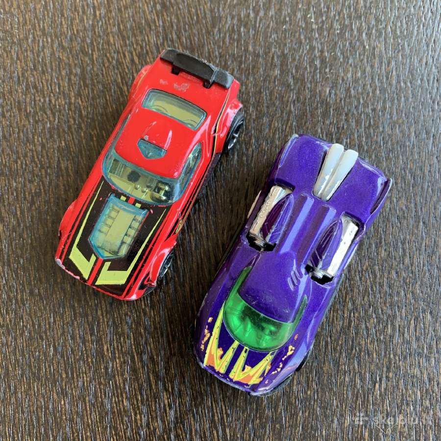 2 vnt. automodelių Hot Wheels