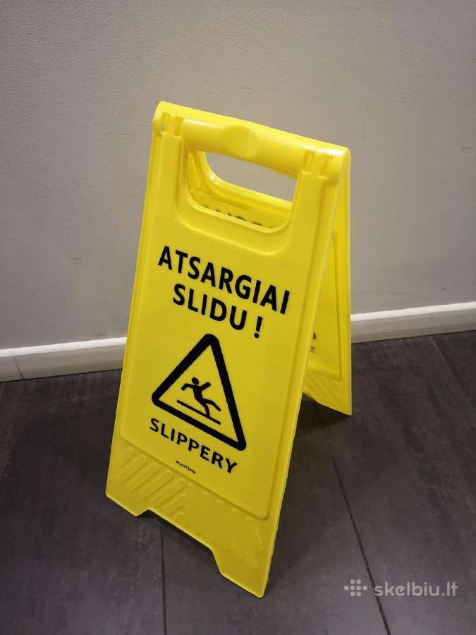 Pastatomas įspėjamasis ženklas „Atsargiai slidu“ - nuotraukos Nr. 3