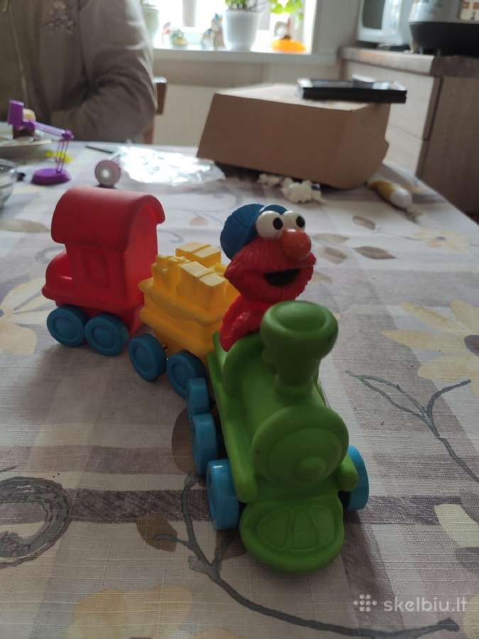 Guminis traukinukas su šoferiu Elmo!