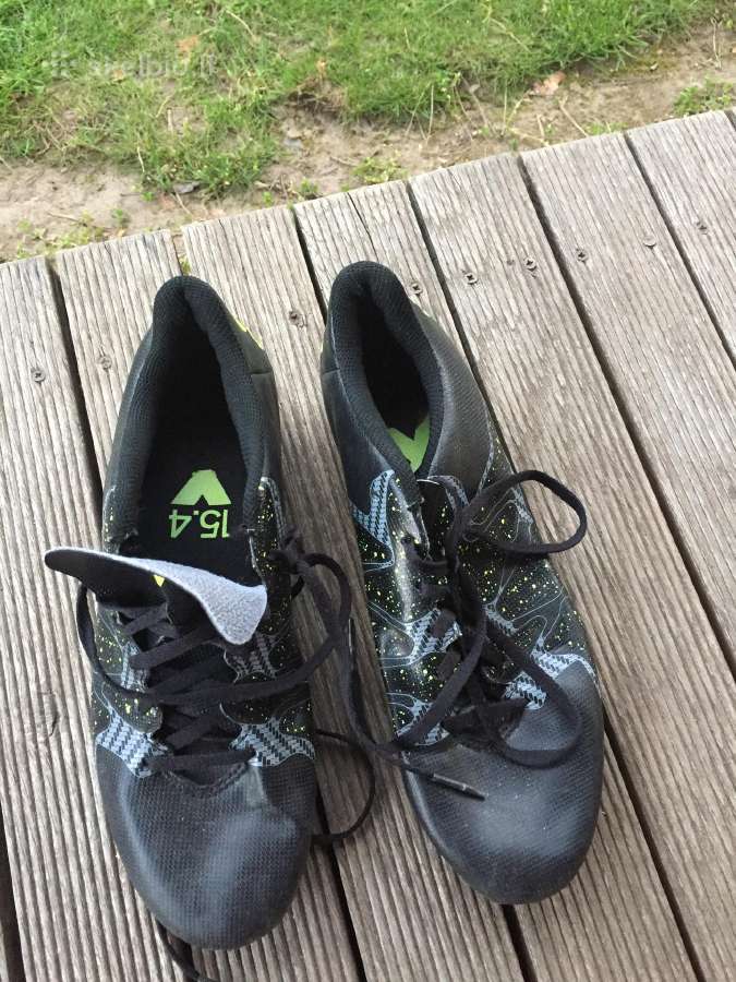 Vyriški futbolo bateliai