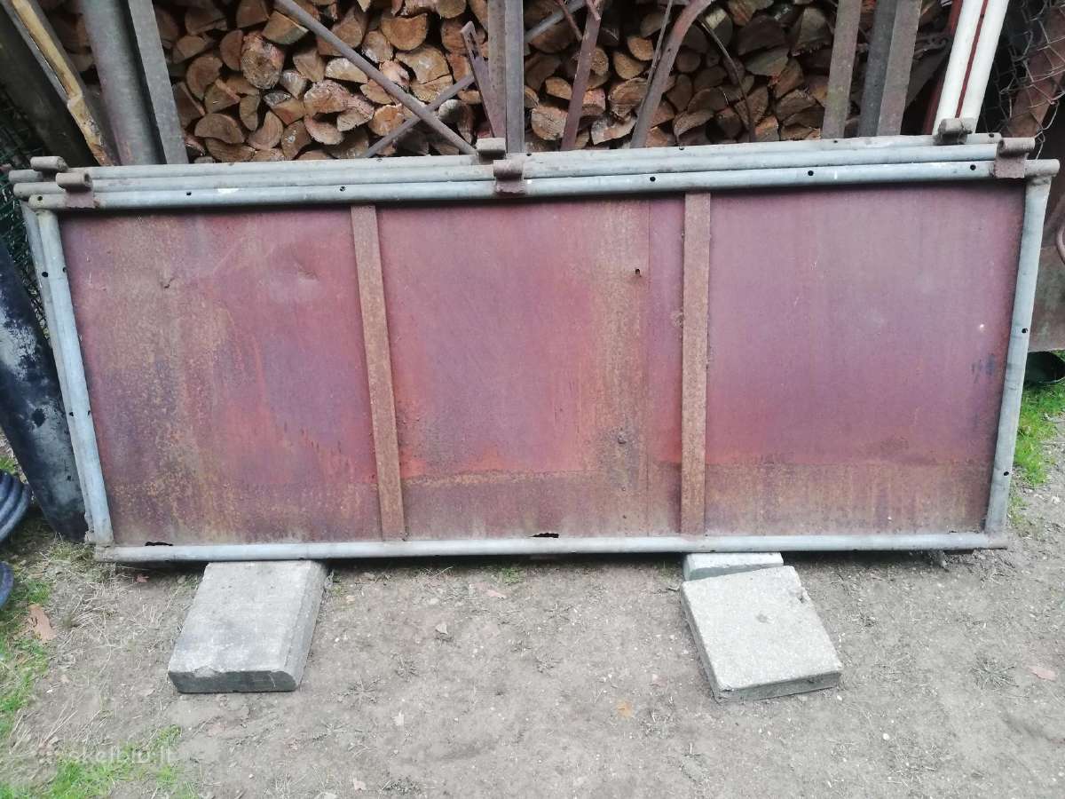 Metalinės durys