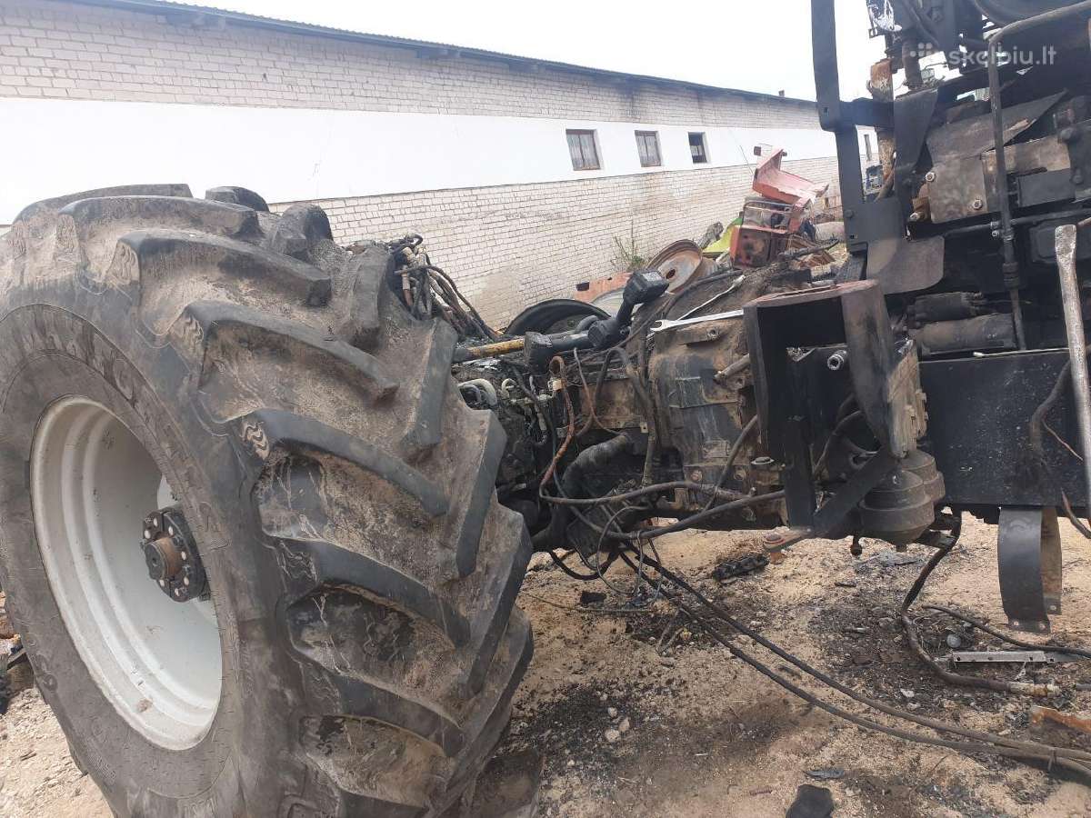 Traktorius Massey Ferguson 8270 ardomas dalimis - nuotraukos Nr. 2