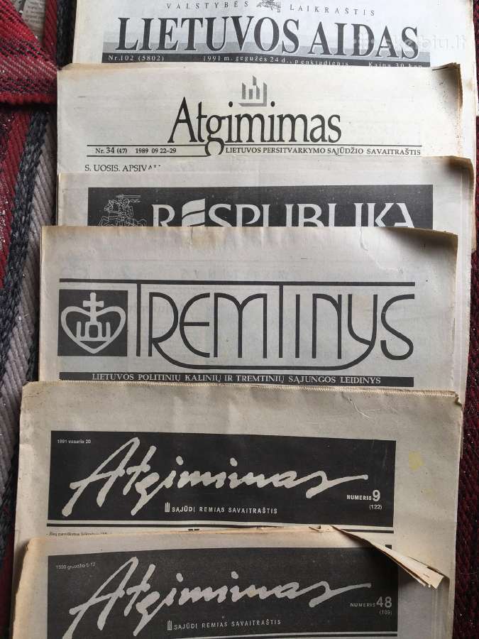 Įvairūs seni laikraščiai