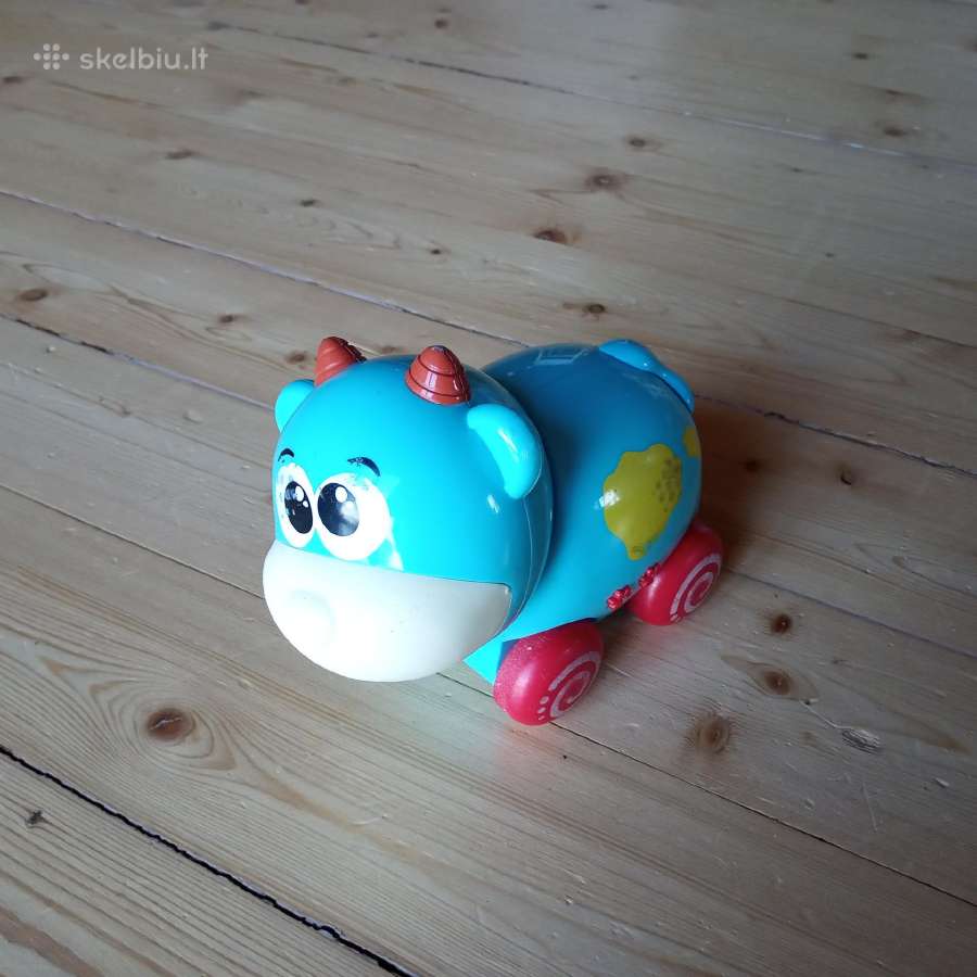 Grojanti karvytė su ratukais