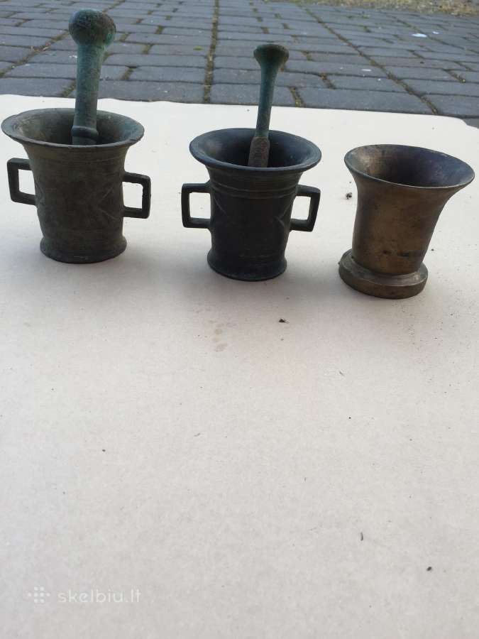 Senovines žalvario grustuves