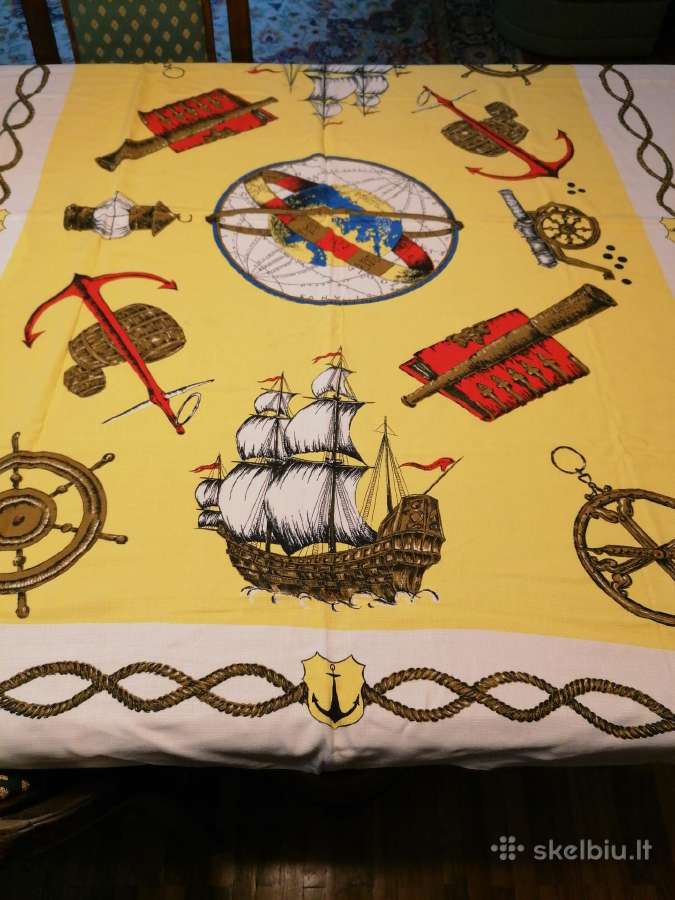 Staltiesė piratų motyvais.