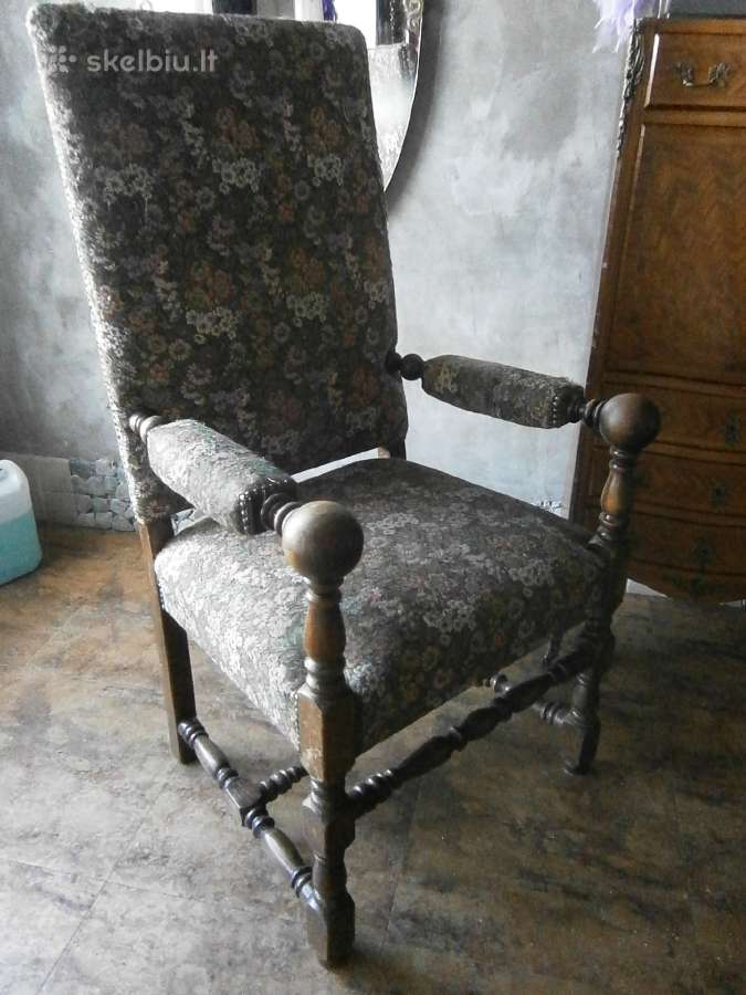 Ąžuoliniai krėslai, ąžuolo stalas