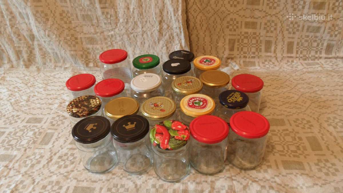 Daug stiklainiu su uzsukamais dangteliais,ivairiu