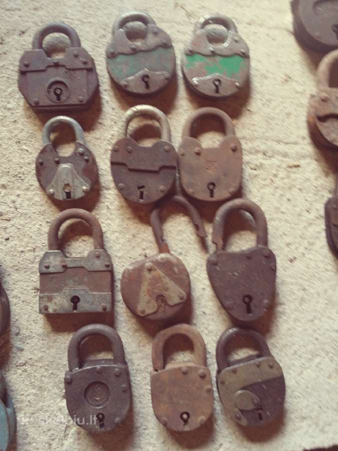 Antikvarines ir tarybines spynos,siurblys,spaustuv - nuotraukos Nr. 15