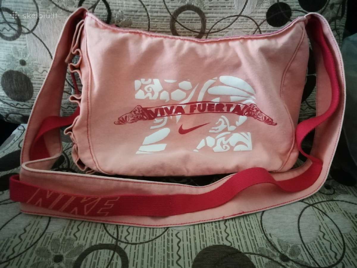 Nauja Nike rankine