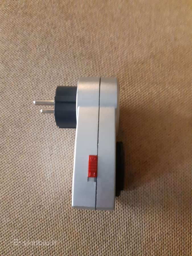 Elektros adaptaris (rozetė) su laikmačiu - nuotraukos Nr. 2