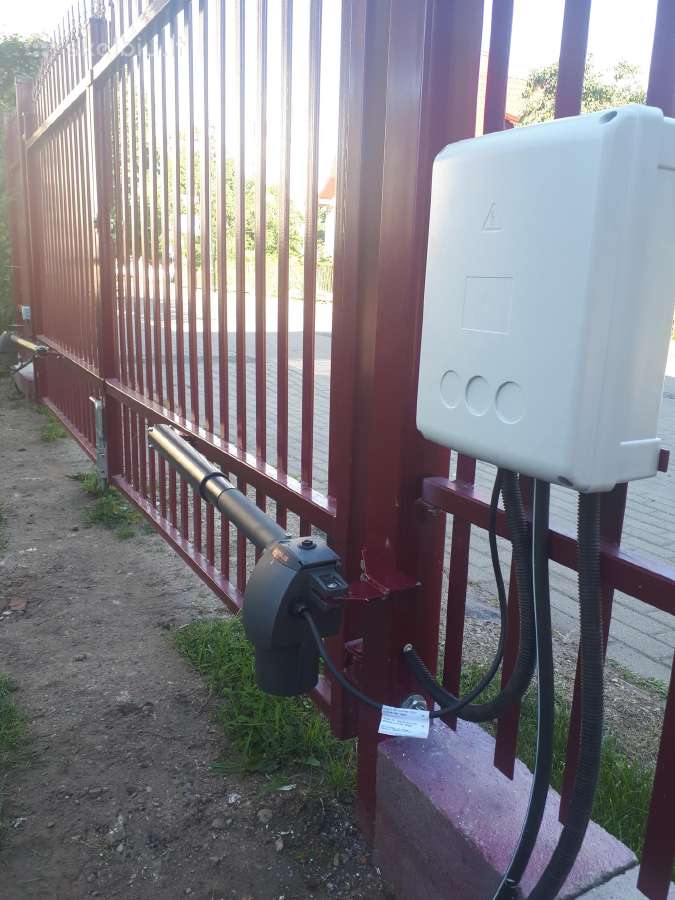 Automatika atveriamiems vartams