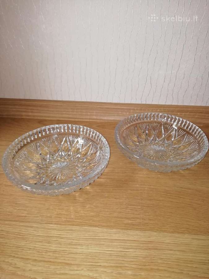 Parduodu vazas salotines 2 vnt