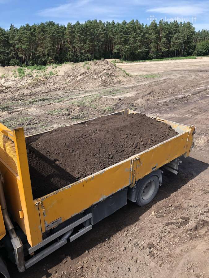 Zvyras smelis skalda juodzemis atsijos akmenukai - nuotraukos Nr. 9