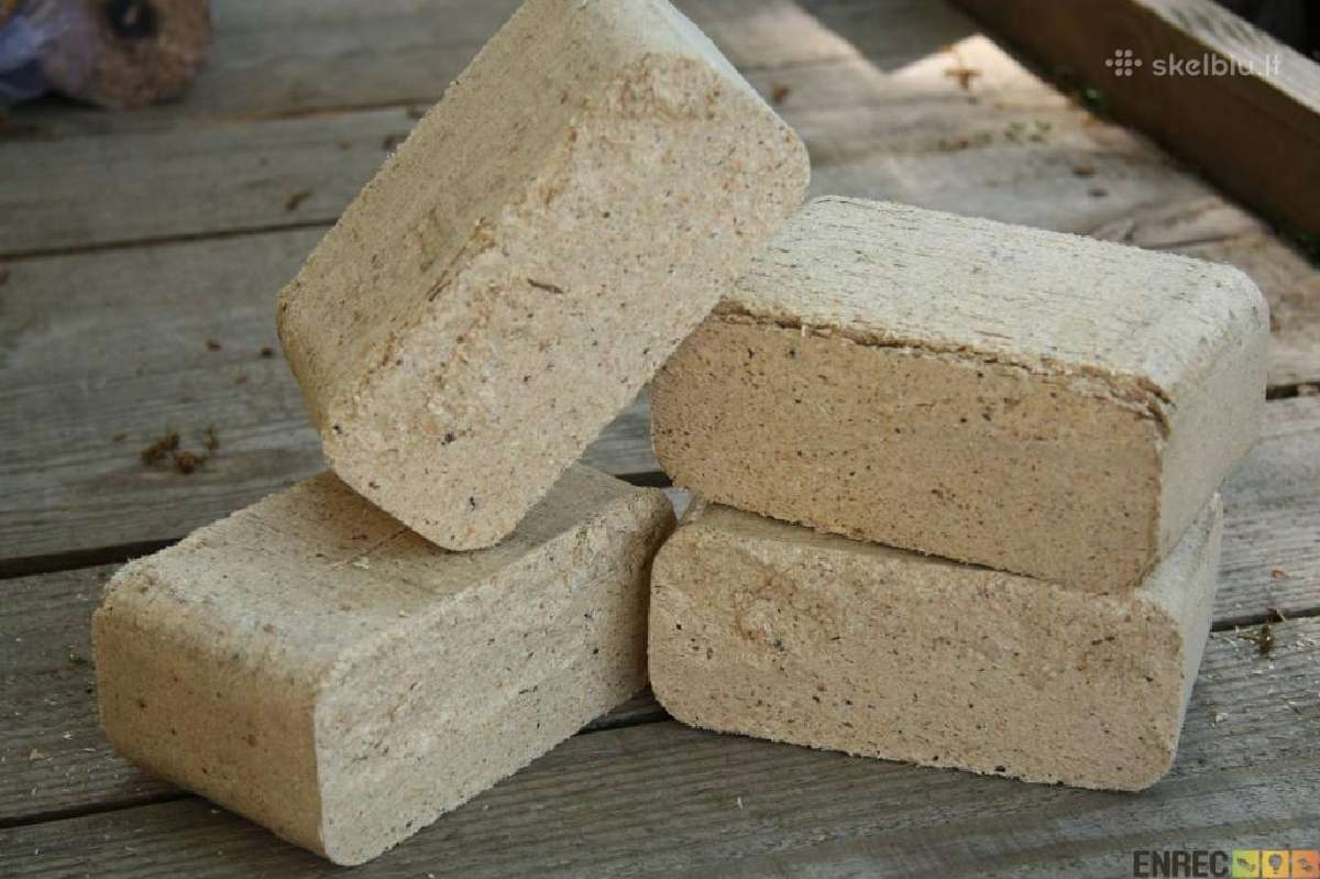 Briketai, granules tamsios palete 290,00 e