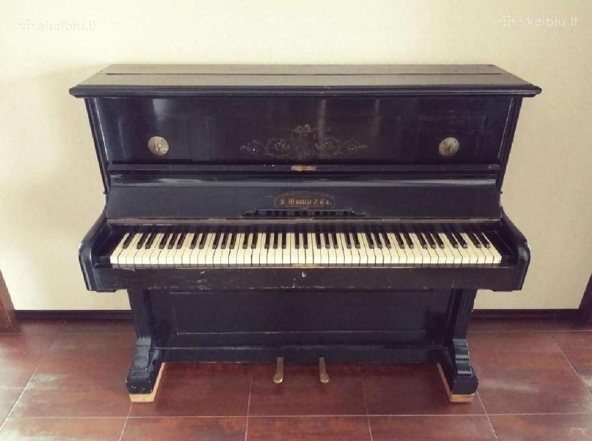 S. Moutrie & Co. pianinas