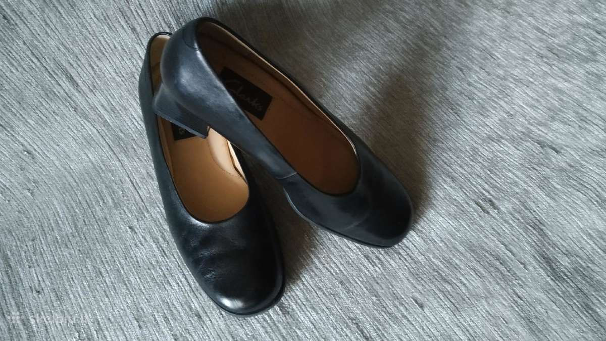 Clarks klasikiniai juodi pilnai odiniai bateliai