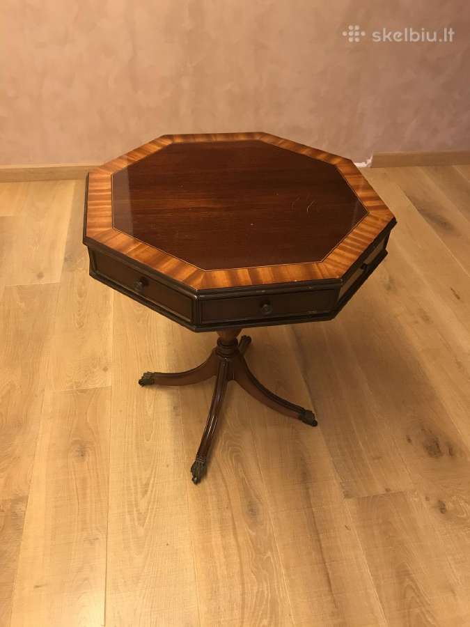 Klasikinis raudonmedzio staliukas. - nuotraukos Nr. 2